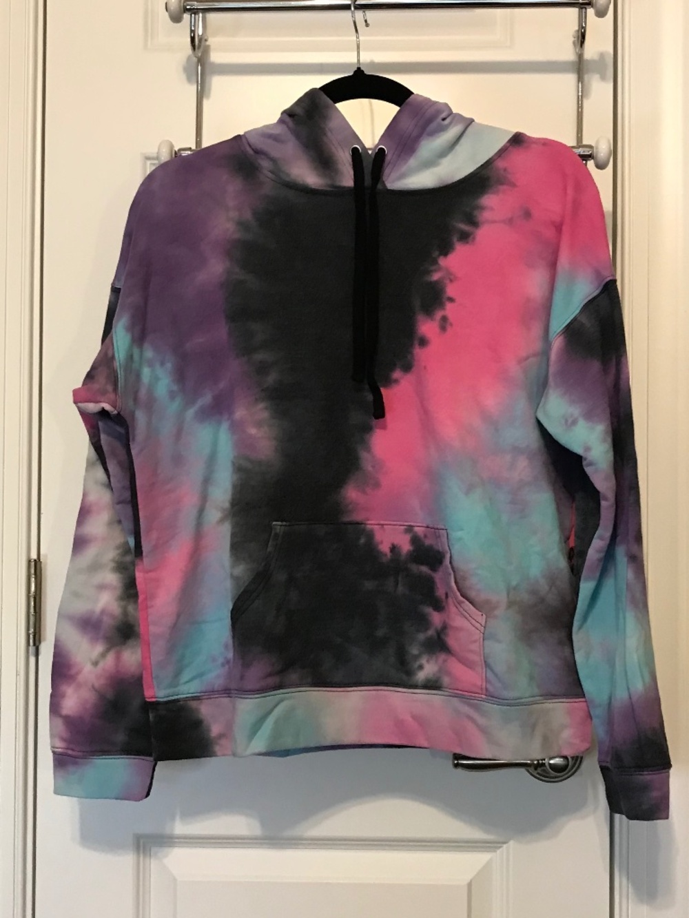 Brushed seriously gorgeous long sleeved tie dye hoodie with kangaroo pocket (M)